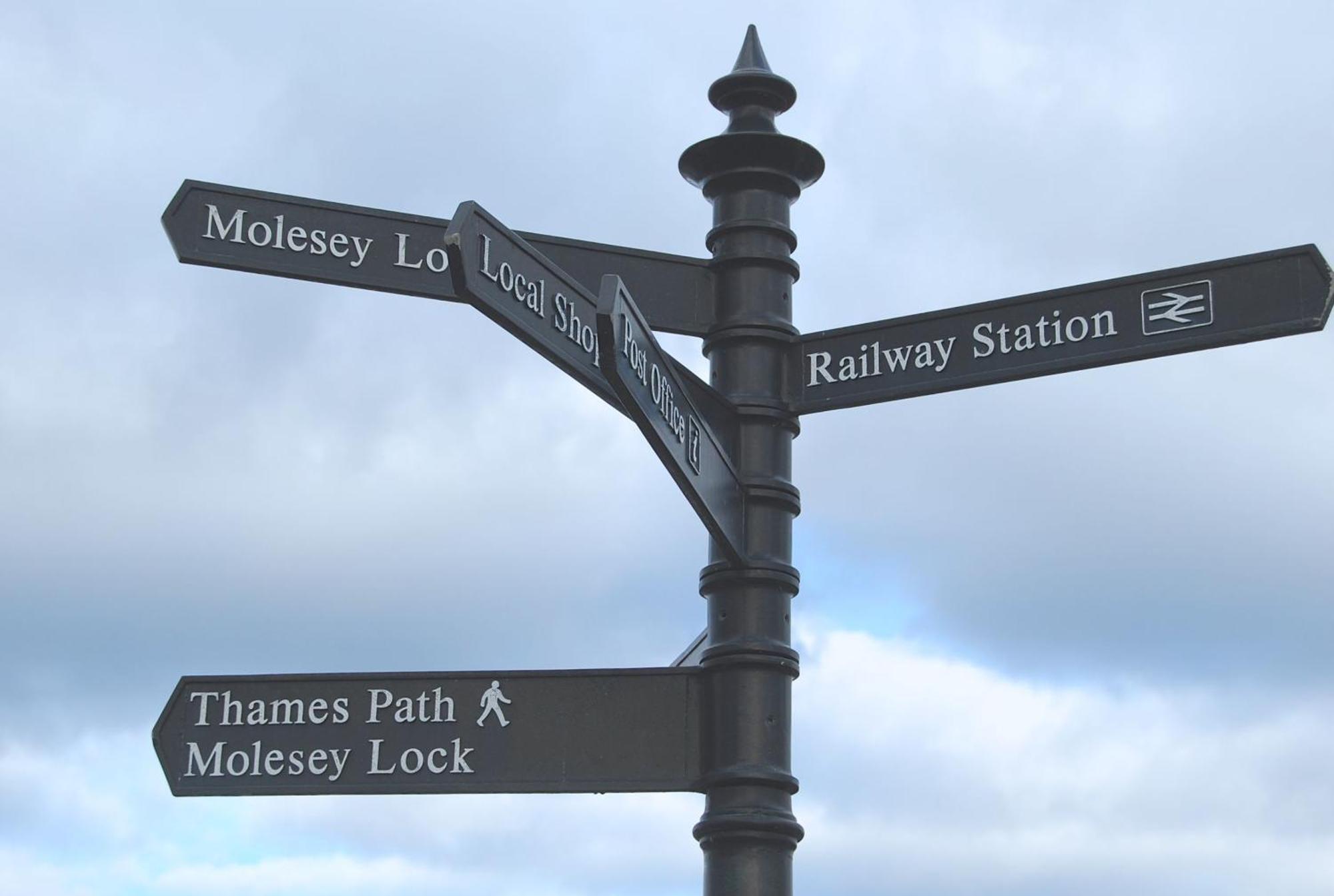 Hampton Court Snug Walk To Train & Palace East Molesey Exterior photo